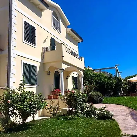 فندق مبيت وإفطار Luce أولبيا